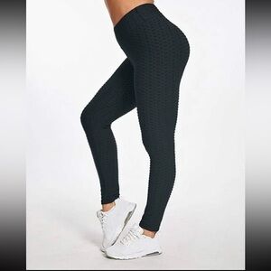 Women's Yoga Pants High Waist scrunched butt Leggings Black
Size S